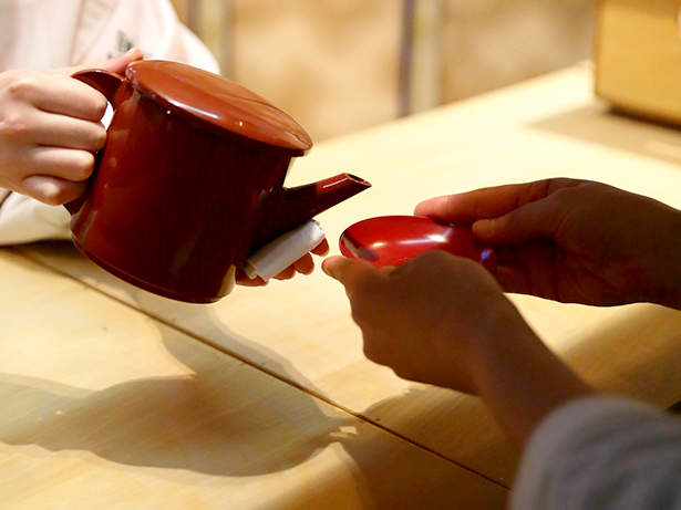 At the end of the ceremony, you will receive Naorai (drinking a sip of sacred rice wine).