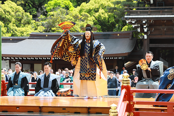 5月2日(金)　午前11時45分　能・狂言 神前舞台