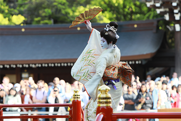 5月2日(金)　午後3時45分　邦楽邦舞　神前舞台