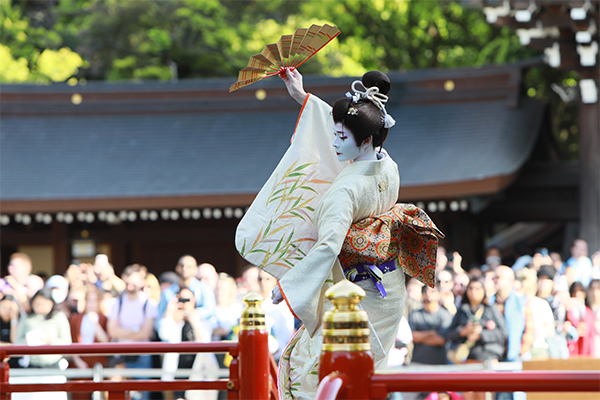 5月2日(火)　午後3時45分　邦楽邦舞　神前舞台