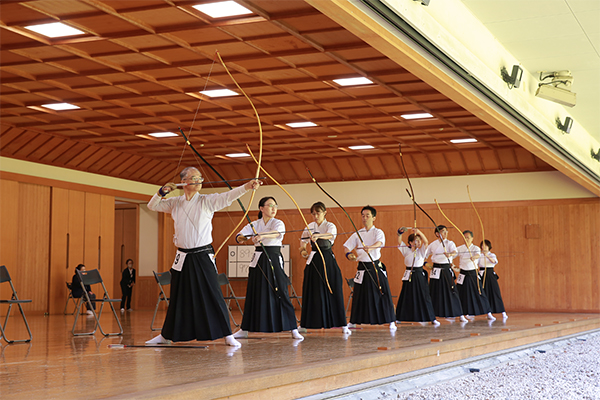 5月3日(水・祝)　午前9時　明治神宮奉納遠的弓道大会　至誠館第2弓道場