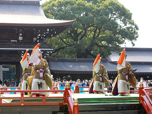 10月28日（土）11:00　舞楽　神前舞台