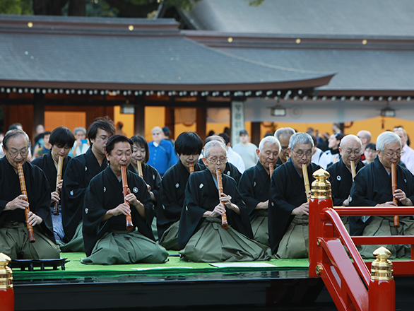 11月1日（金）　15:45　三曲　神前舞台